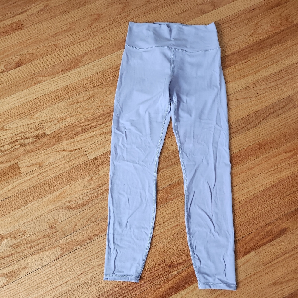 Vuori Leggings size medium in light lilac